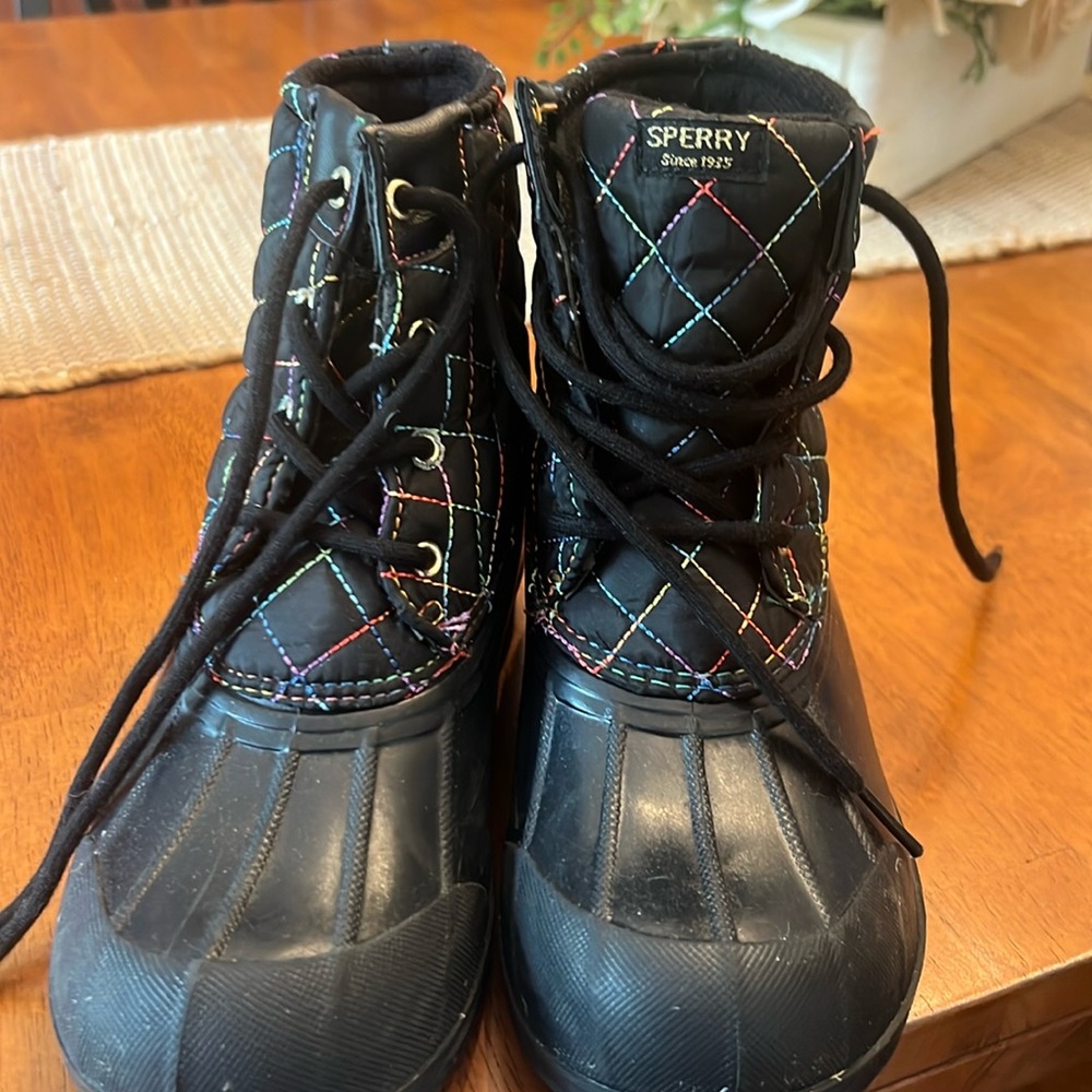 Girls authentic Sperry boots